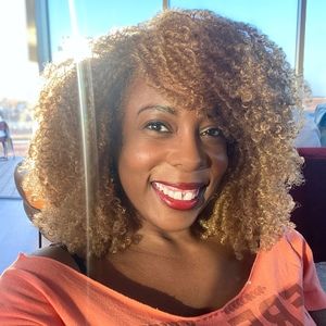 Meet your Posher, Monique